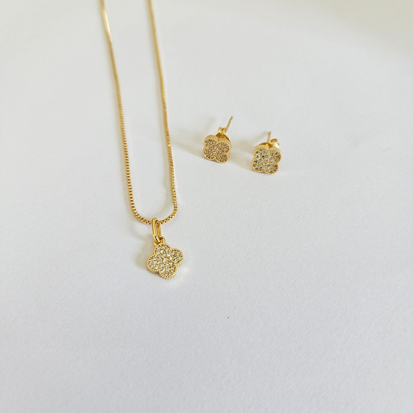 Conjunto Trevo cravejado 45 CM