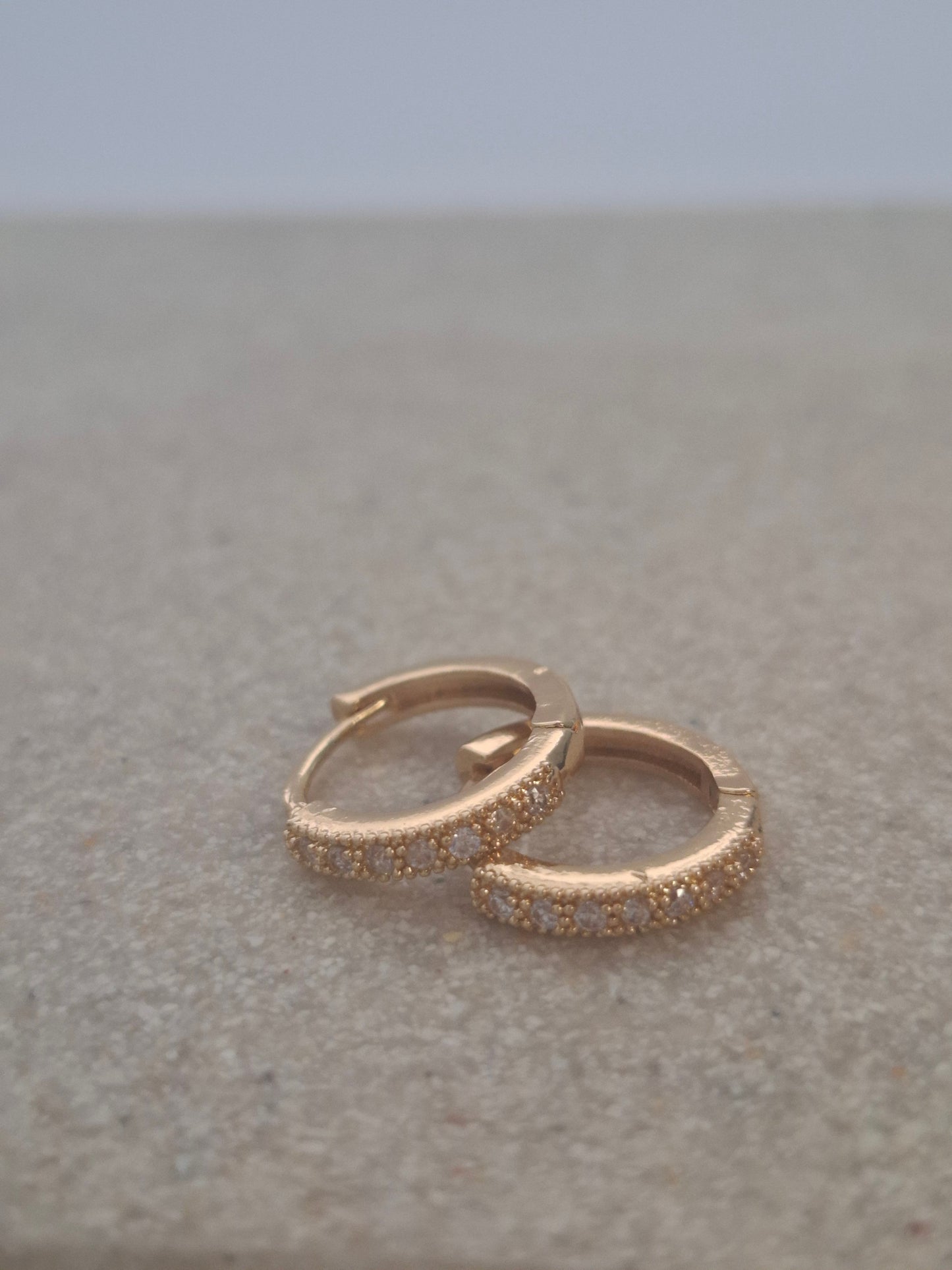 Argola Lisa e Cravejada M