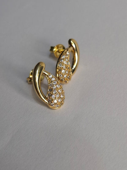 Brinco Vírgula Lisa e Cravejada