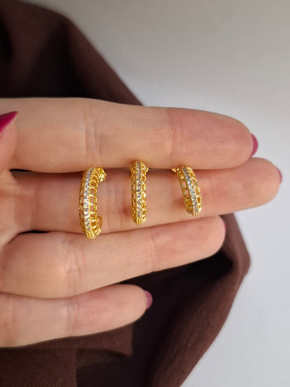 Brinco Argola Fios com Fileira Cravejada P