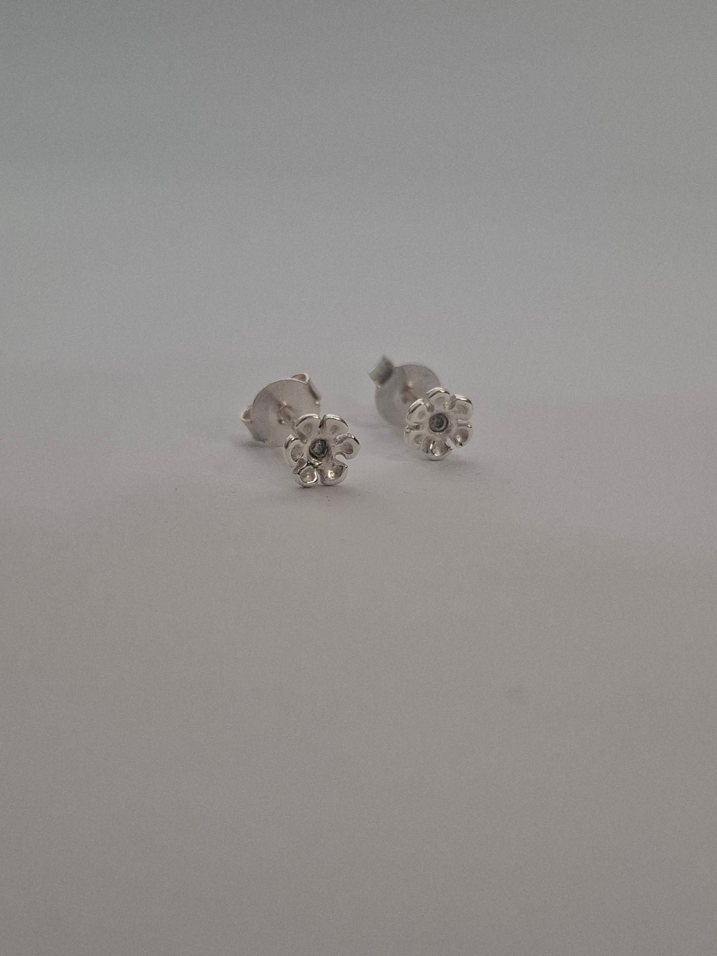 Brinco Flor Vazada Prata 925