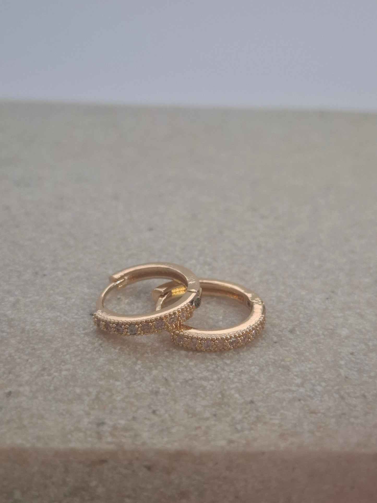 Argola Lisa e Cravejada G